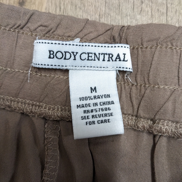 Body Central Tan Neutral Joggers with pockets - Picture 7 of 8